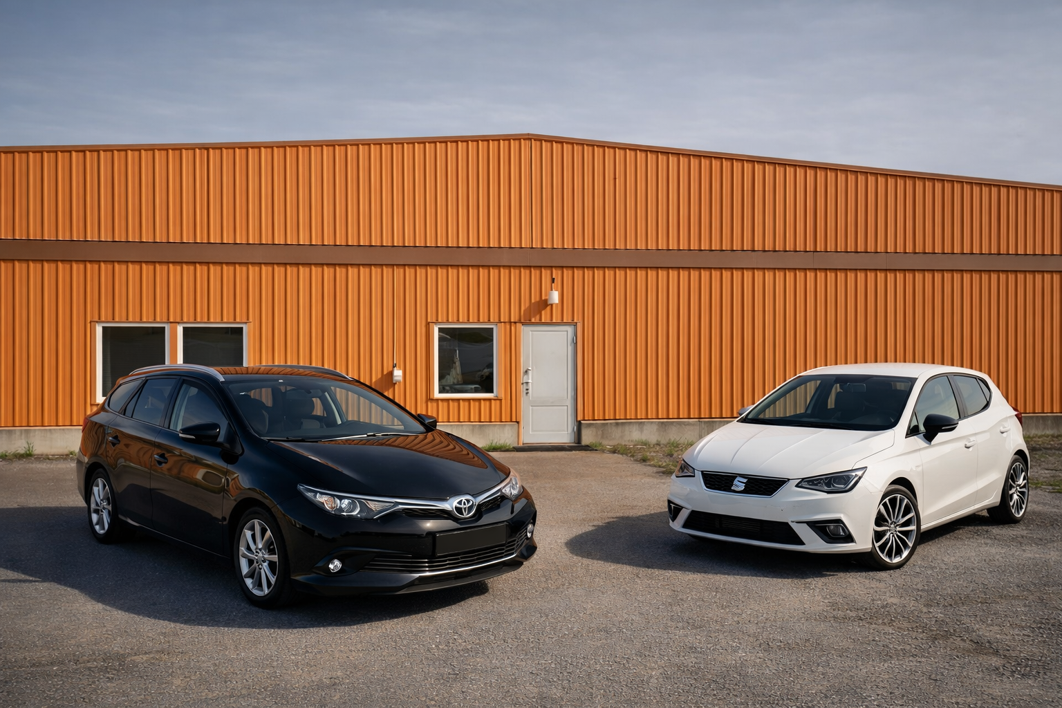 Norrrent bilflotta - Toyota och SEAT framför vår anläggning